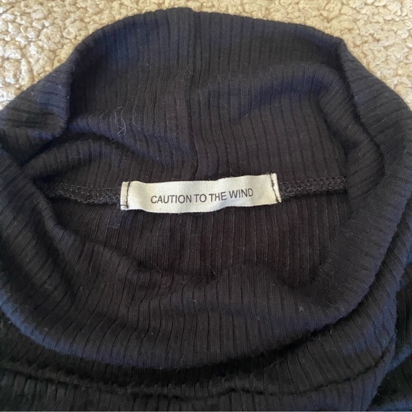 🌸 Caution to the Wind 🌸 black ribbed top - Picture 3 of 8